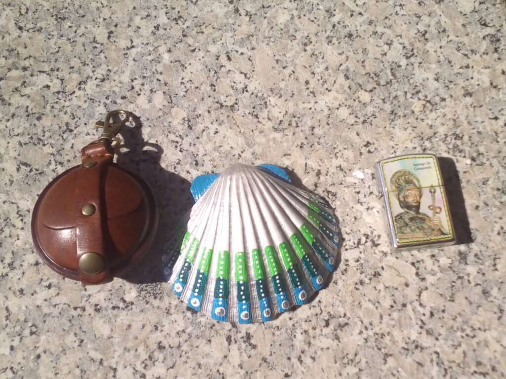 coquilles, briquet…